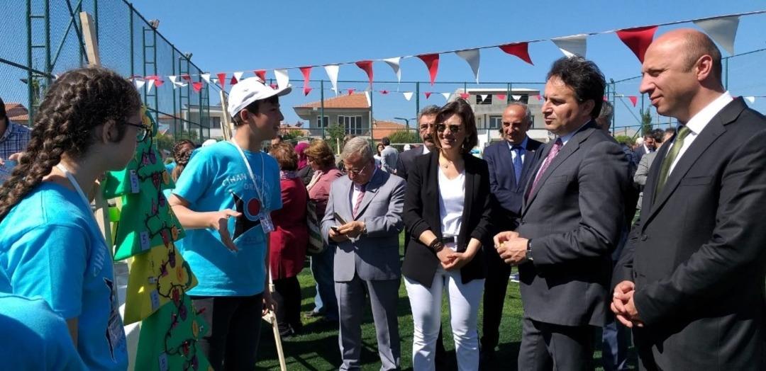 Altınova&rsquo;da T&Uuml;BİTAK 4006  Bilim Fuarı tam not aldı