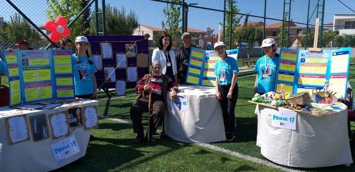 Altınova’da TÜBİTAK 4006  Bilim Fuarı tam not aldı G4