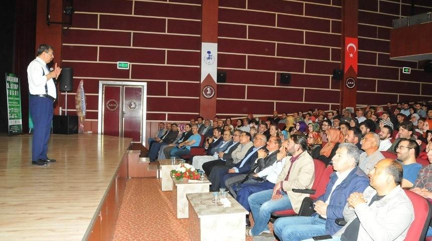 Akşehir&rsquo;de Hayati İnan&ccedil;&rsquo;tan &ldquo;Can Veren Pervaneler&rdquo; konferansı