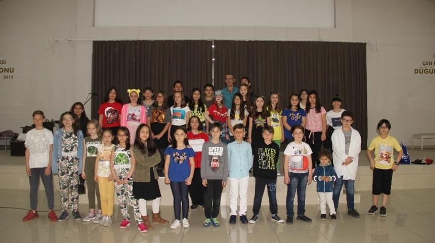 &Ccedil;an&rsquo;da &ouml;ğrencilerden tiyatro oyunu