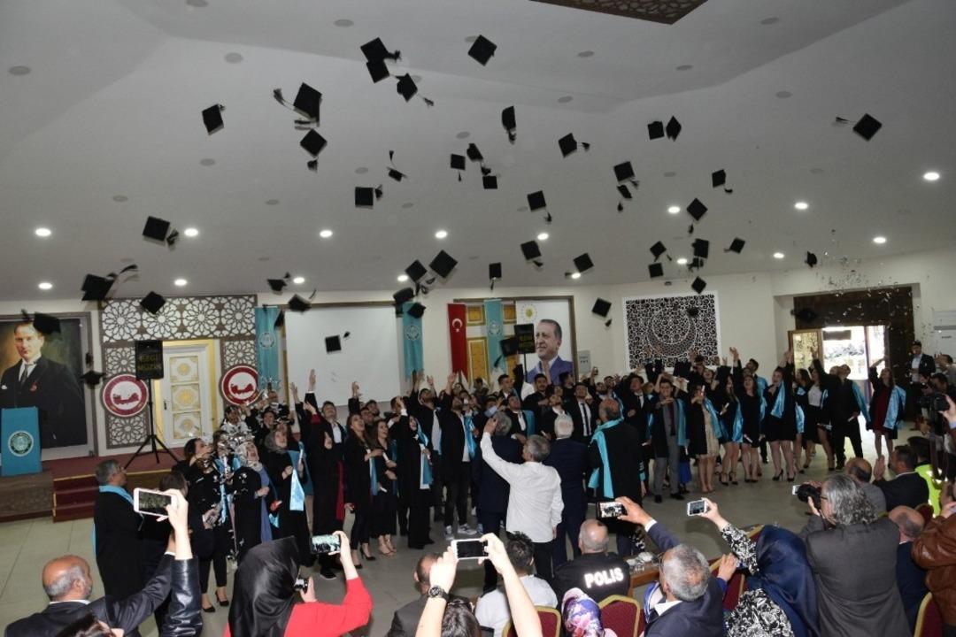 Susurluk MYO&rsquo;da mezuniyet heyecanı