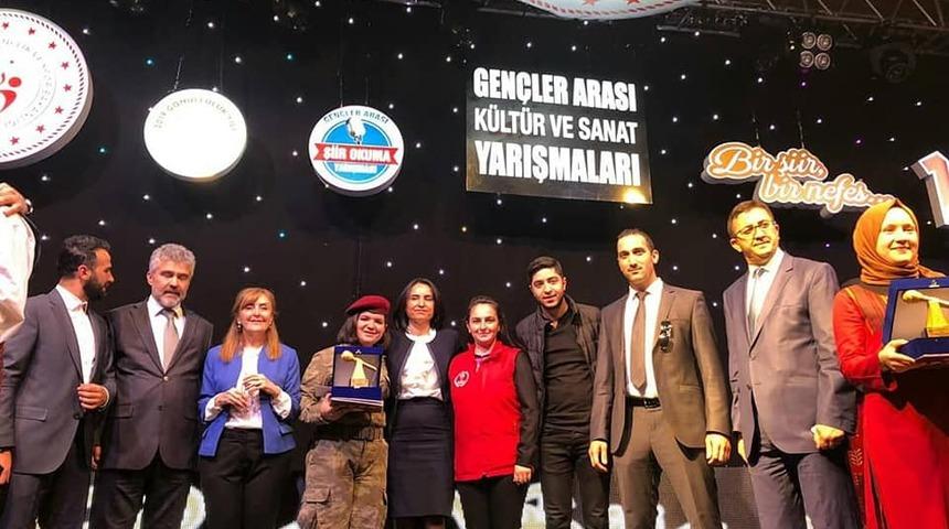 ’Gençler Arası Şiir Okuma’ yarışmasında Türkiye birincisi Ağrı’dan