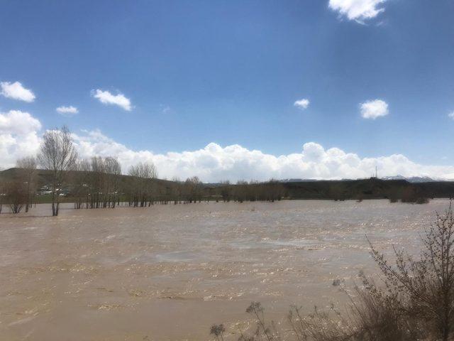 Aras Nehri’nde su seviyesi yükseldi