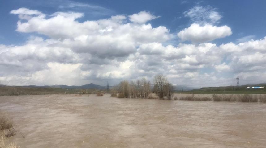 Aras Nehri’nde su seviyesi yükseldi