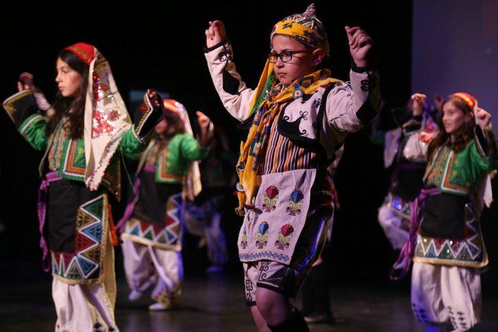 İşaret dili ve halk oyunları atölyelerinden muhteşem gösteri G4