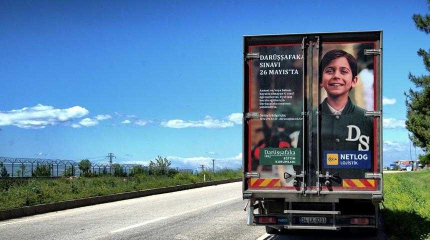 Lojistik araçları Darüşşafaka için yollarda