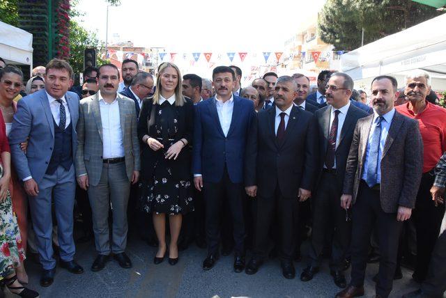 Bayındır &Ccedil;i&ccedil;ek Festivali başladı 1