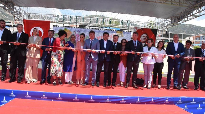 Bayındır &Ccedil;i&ccedil;ek Festivali başladı