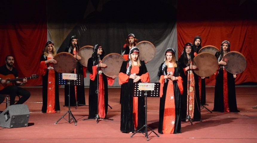 Reng-i Hakkari Sanat Topluluğu bilim adamları i&ccedil;in sahne aldı