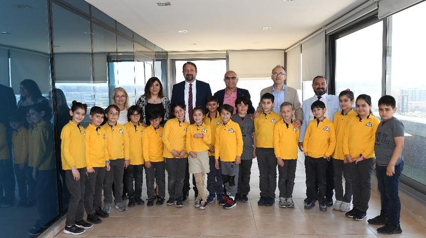 Miniklere Başkan G&uuml;mr&uuml;k&ccedil;&uuml;&rsquo;den yerel y&ouml;netim dersi