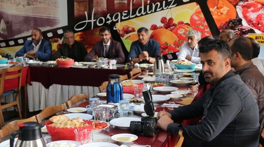 Belediye Başkanı Tanğlay, gazetecilerle bir araya geldi