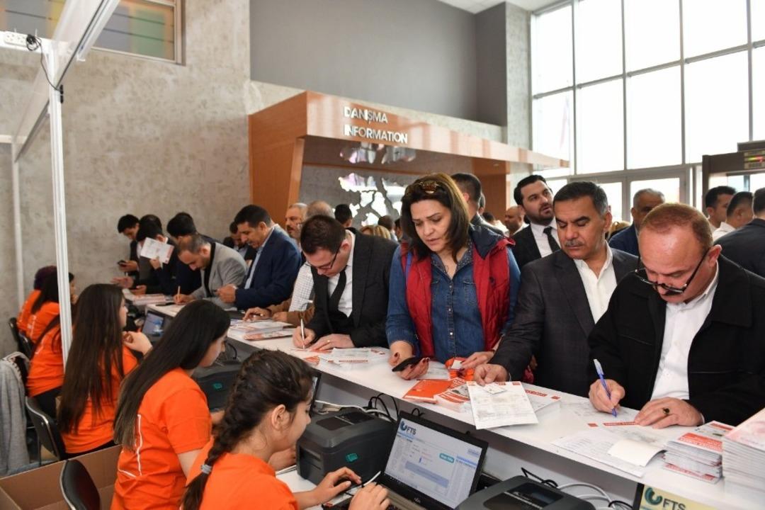 Gaziantep Halısında 14 Bin Kişi Y&uuml;r&uuml;d&uuml;