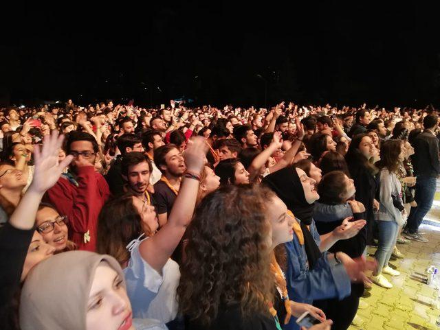 ÇOMÜ Gençlik Festivali'nda Feridun Düzağaç konseri