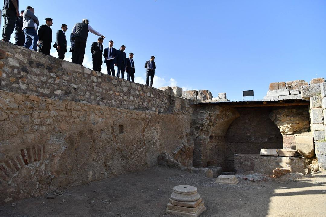 5 bin  yıldır sır gibi saklıymış! Hepsi g&uuml;n y&uuml;z&uuml;ne &ccedil;ıkıyor