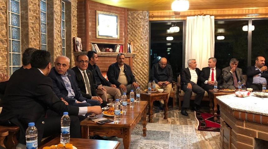 Belediye Başkanları yemekte bir araya geldi