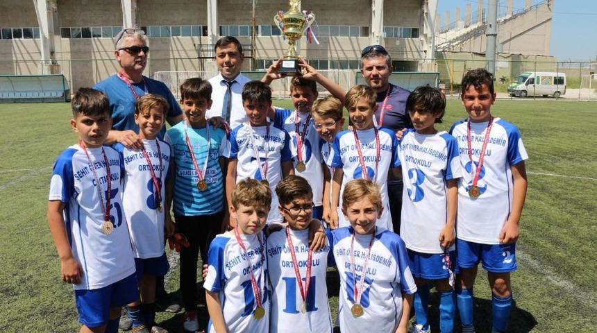 Futbolda şampiyonun adı değişmedi