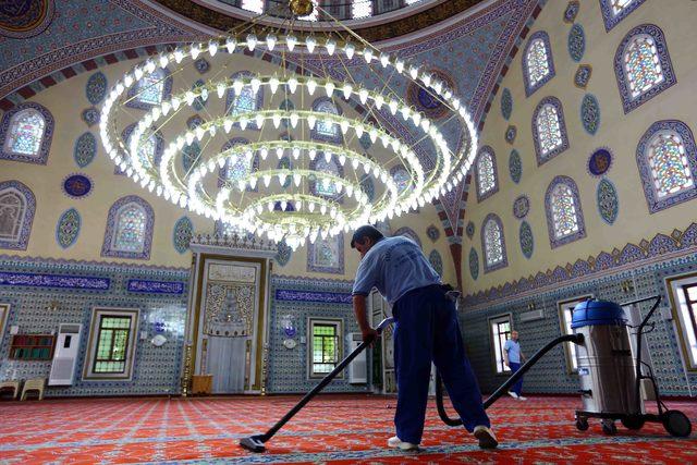 Bağcılar’da ibadethaneler Ramazan ayı öncesi temizlendi