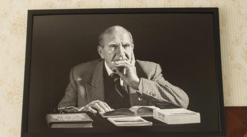 Nazif Kara&ccedil;am&rsquo;ın ismi k&uuml;t&uuml;phanede yaşatılacak