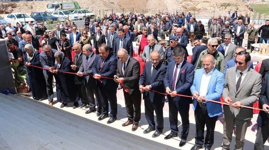 Beyşehir&rsquo;de hayırsever ailenin yaptırdığı cami dualarla ibadete a&ccedil;ıldı