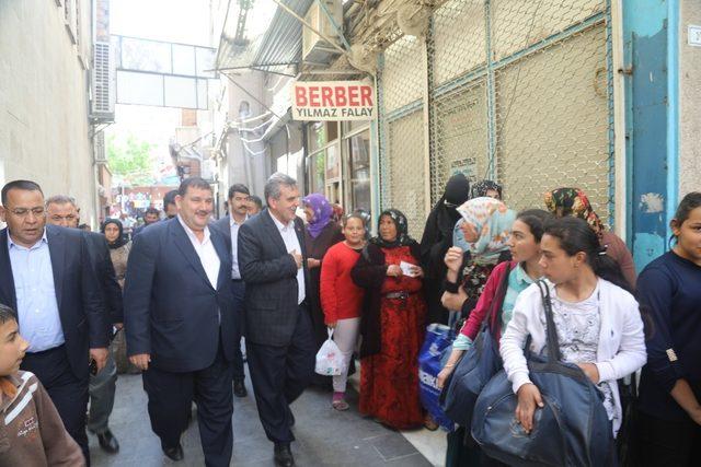 Beyazgül aşevinde ihtiyaç sahiplerine yemek dağıttı