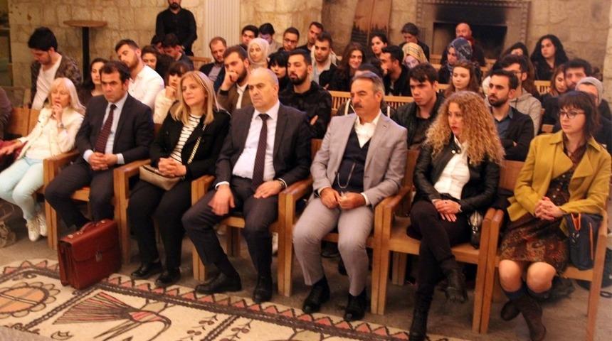 Orta&ccedil;ağ&rsquo;da Kilise-Tiyato İlişkileri Bezirhane&rsquo;de konuşuldu