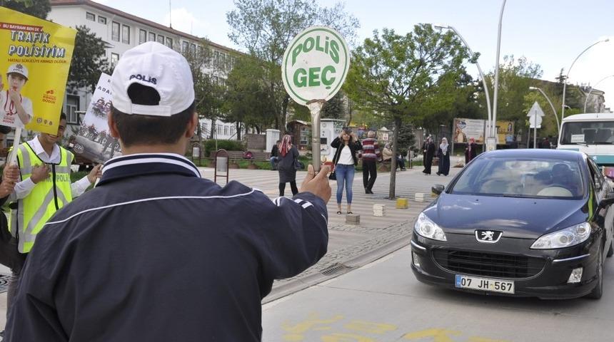 Engelli &ouml;ğrencilerden trafik uygulaması