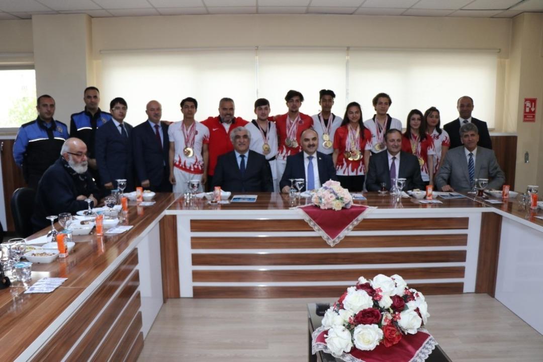 Kayseri Valisi Şehmus G&uuml;naydın: &ldquo;&Ccedil;ocuklarımızı sokaktaki tehlikelerden korumak zorundayız&rdquo;