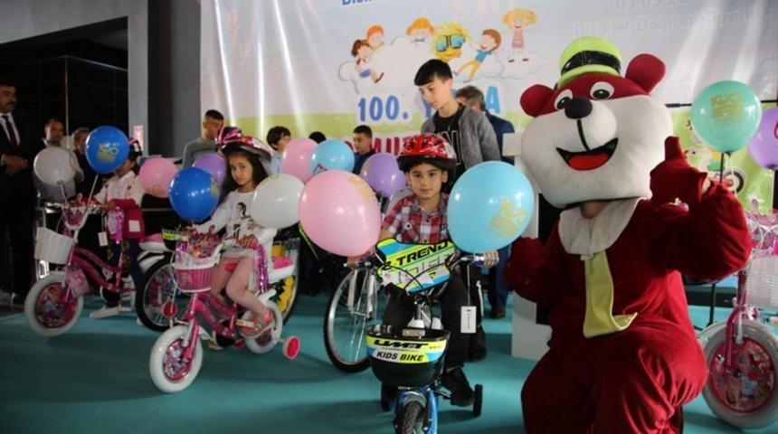 100. G&uuml;nde 100 &ccedil;ocuğa 100 bisiklet