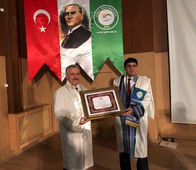 Iğdır Üniversitesi’nin ilk fahri doktorası Ahmet Arslan’a