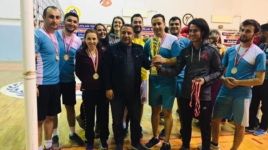 Ağrı&rsquo;da &ouml;ğretmenler arası voleybol turnuvası