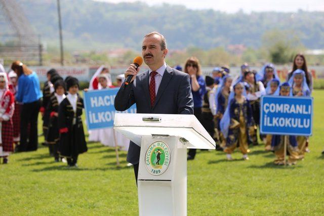 Halk Oyunları Şenliği gösterisi sergilendi