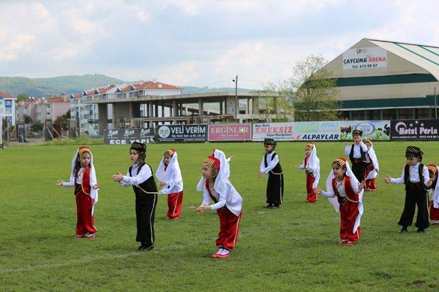 Halk Oyunları Şenliği gösterisi sergilendi