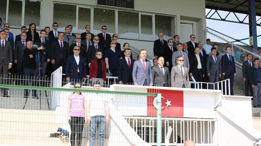 Halk Oyunları Şenliği g&ouml;sterisi sergilendi