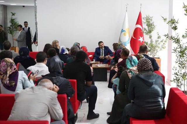 Canpolat halk günü toplantısında vatandaşlarla görüştü