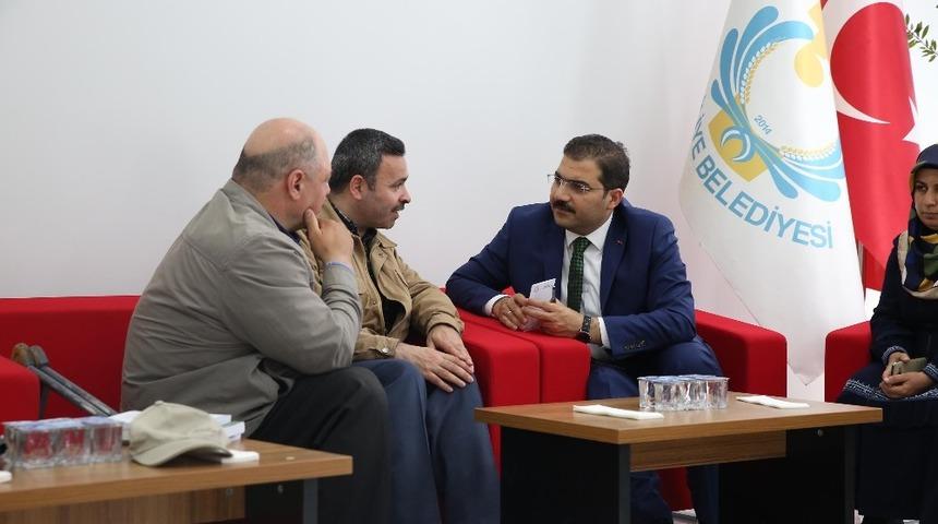 Canpolat halk g&uuml;n&uuml; toplantısında vatandaşlarla g&ouml;r&uuml;şt&uuml;