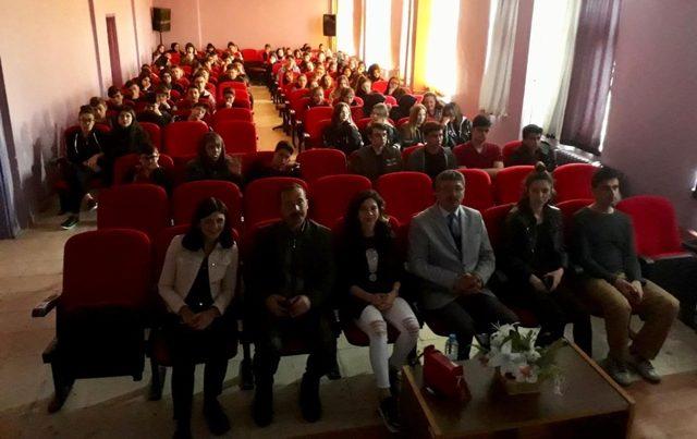 Lise öğrencilerine ’Aile içi iletişim ve internet bağımlılığı’ semineri