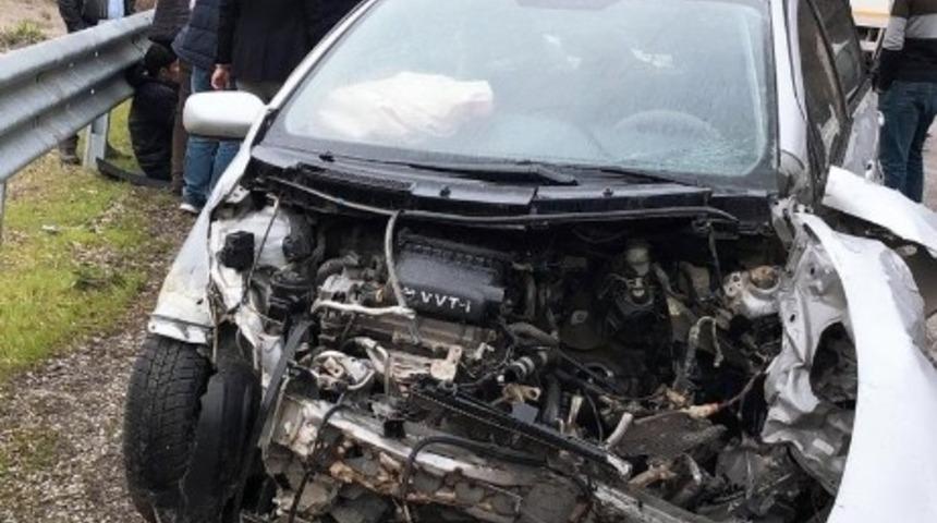 Y&uuml;ksekova&rsquo;da tır ile otomobil &ccedil;arpıştı: 5 yaralı