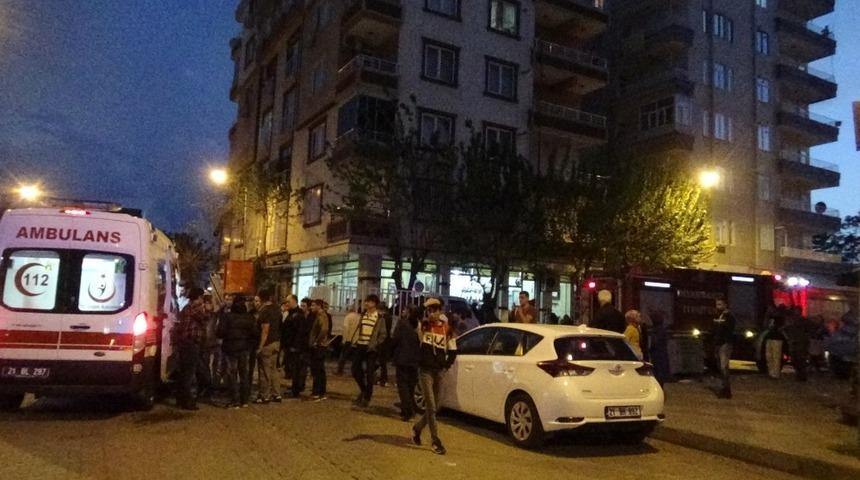 Evini ateşe vererek intihar etmek istedi