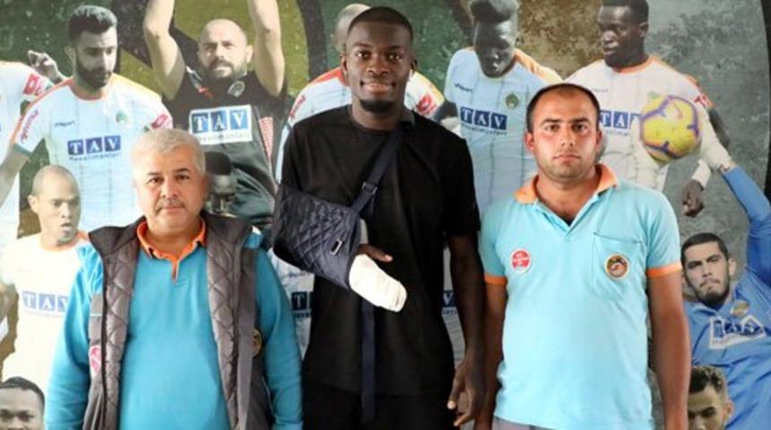 Isaac Sackey'in kaza yerinde düşen altın kolyesini işçiler buldu 