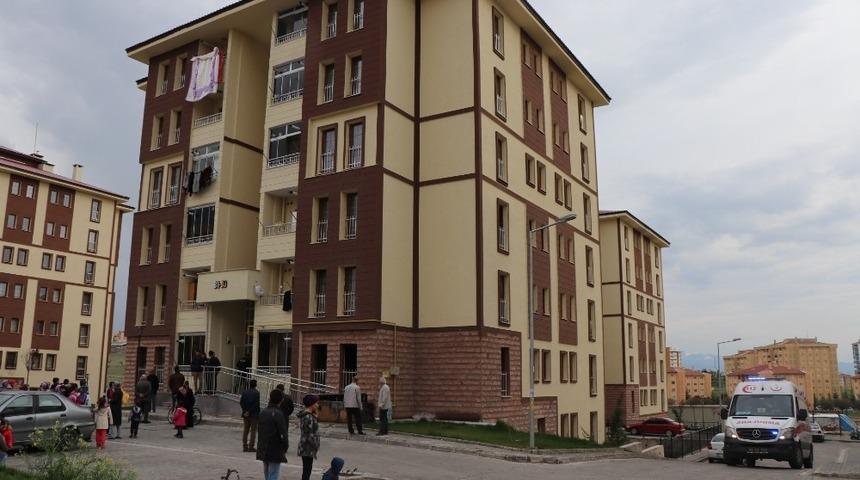 Kanepe yandı 7 kişi hastanelik oldu