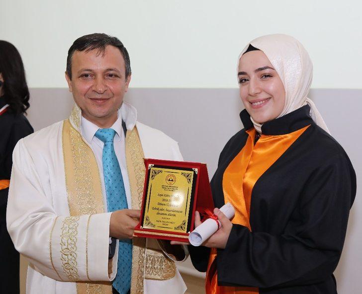 ERÜ Turizm Fakültesi 10. Dönem Mezunlarını Verdi G4