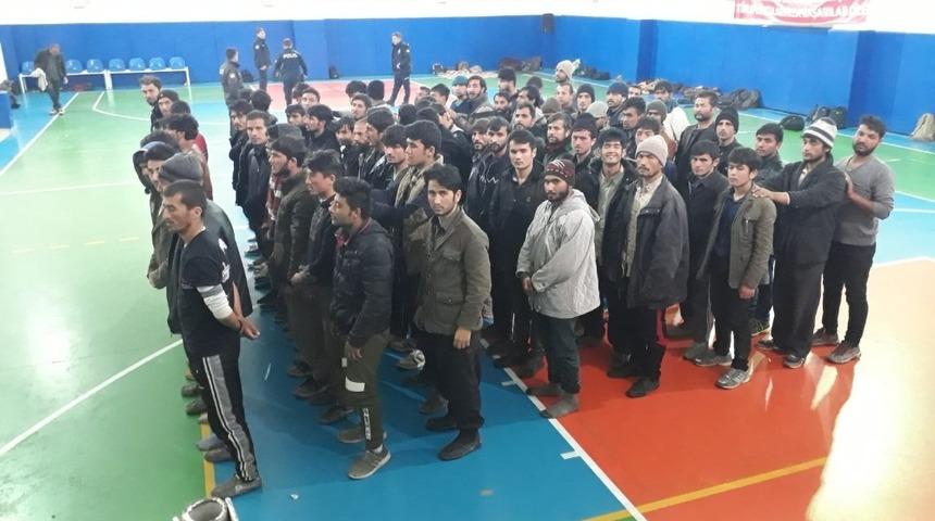 Van’da 152 kaçak göçmen yakalandı