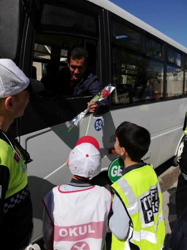 Mut’ta karayolu trafik güvenliği kutlaması