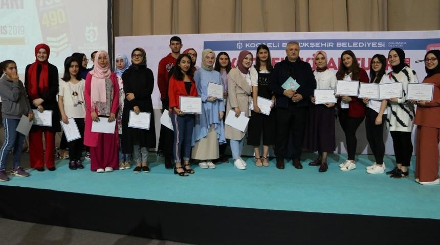 Geleceğin yazarları, Kocaeli Kitap Fuarı&rsquo;nda sertifikalarını aldı