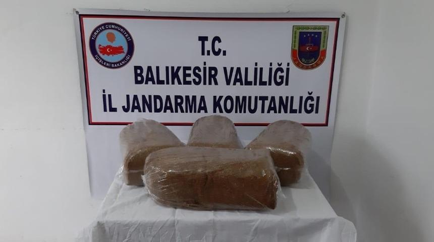 Balıkesir&rsquo;de ka&ccedil;ak t&uuml;t&uuml;n operasyonu