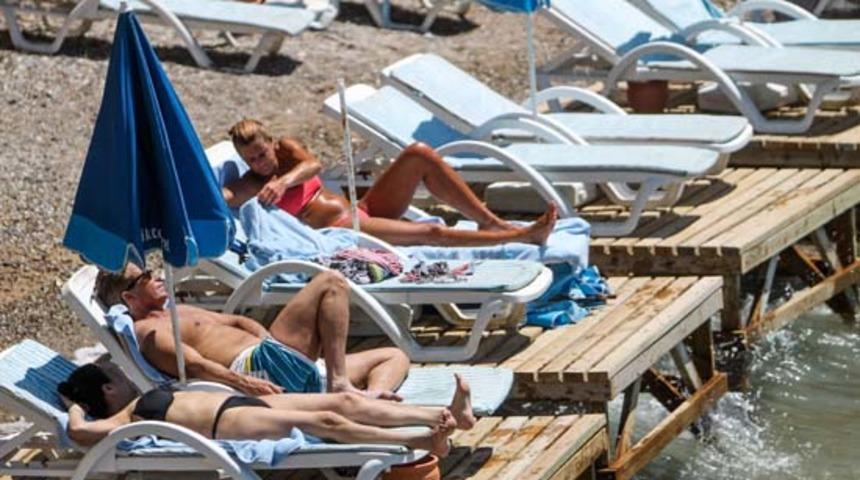 Mermerli Plajı, turistlerle doldu 