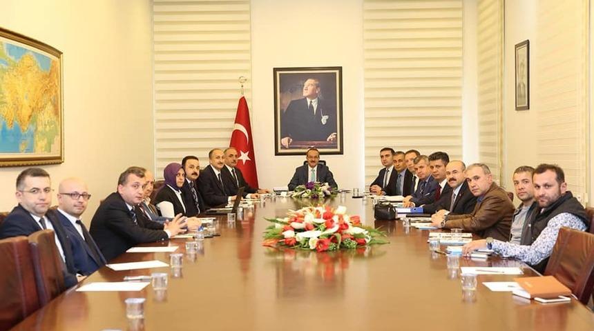 Vali Yavuz: “Bazı kurum müdürlerimizin iş adamlarımızla temaslarının olmadığını müşahede ettik”