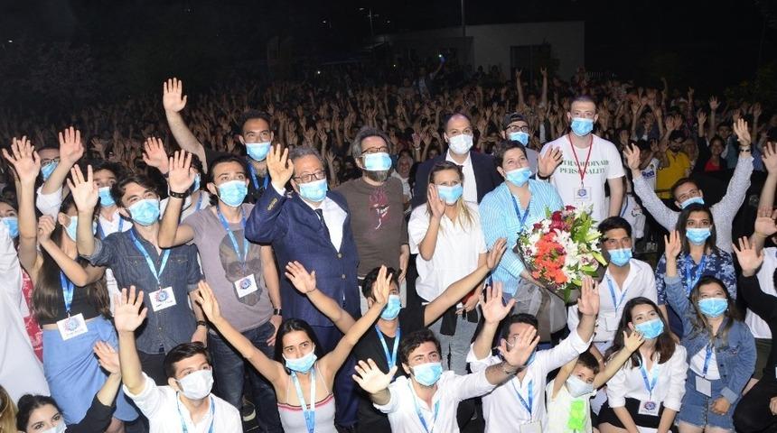 Feridun Düzağaç’tan kansere maskeli farkındalık