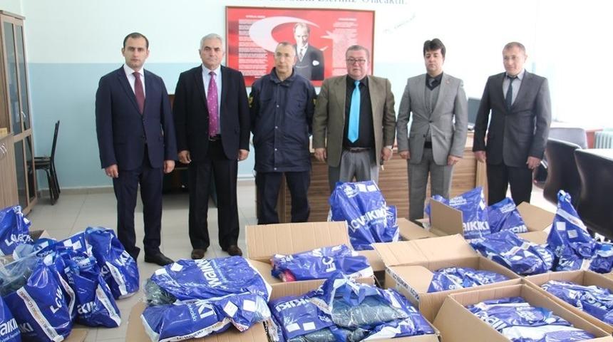Dumlupınar&rsquo;da &ouml;ğrencilere giyim yardımı