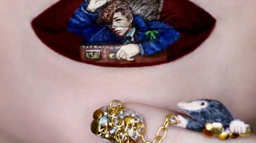 İnanılmaz! Dudaklarını kullanarak...